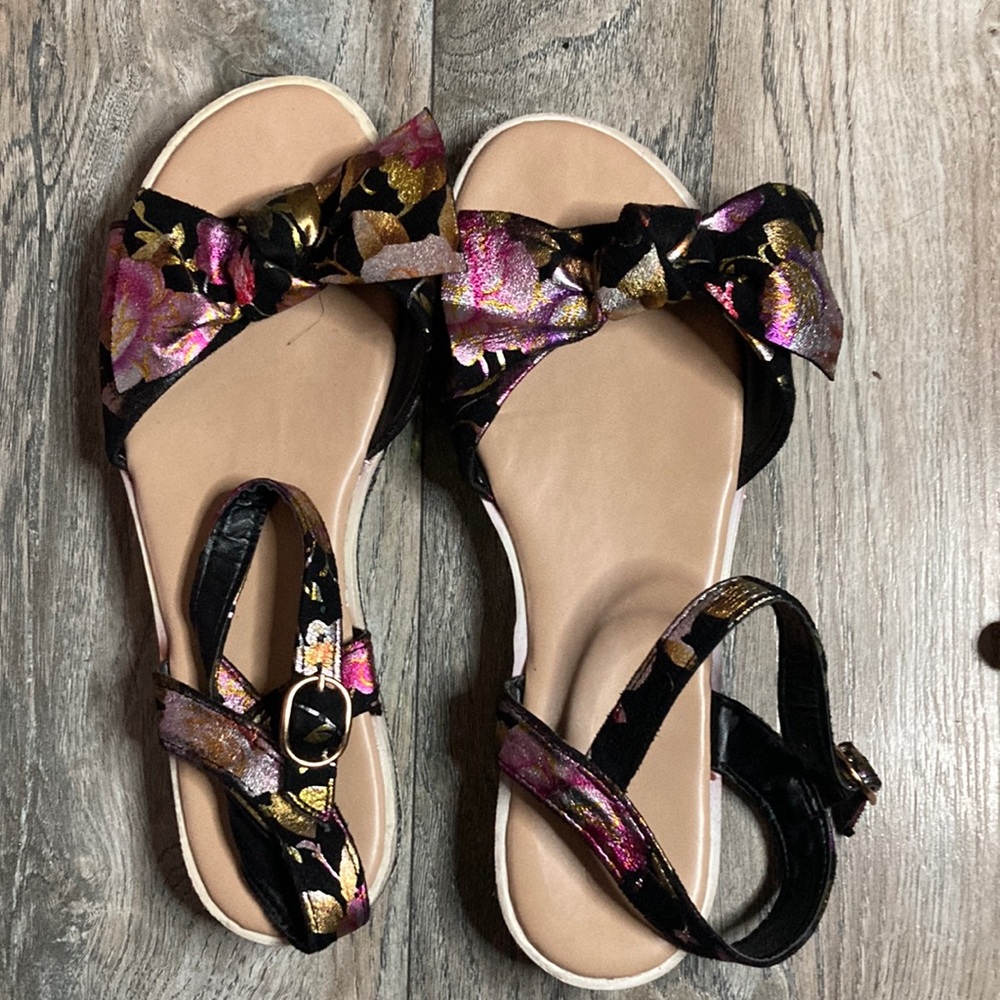 Rouge black floral sandal